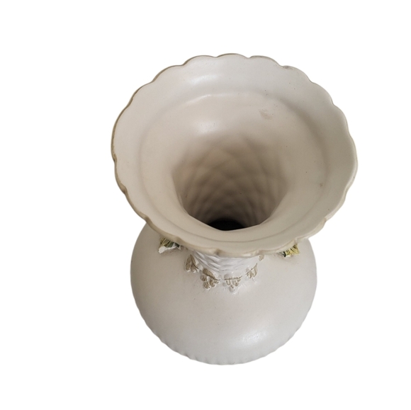 9.5” Vintage Capodimonte Italy Vase Lattice Hand-Applied Roses Flowers Round Urn - Picture 5 of 6